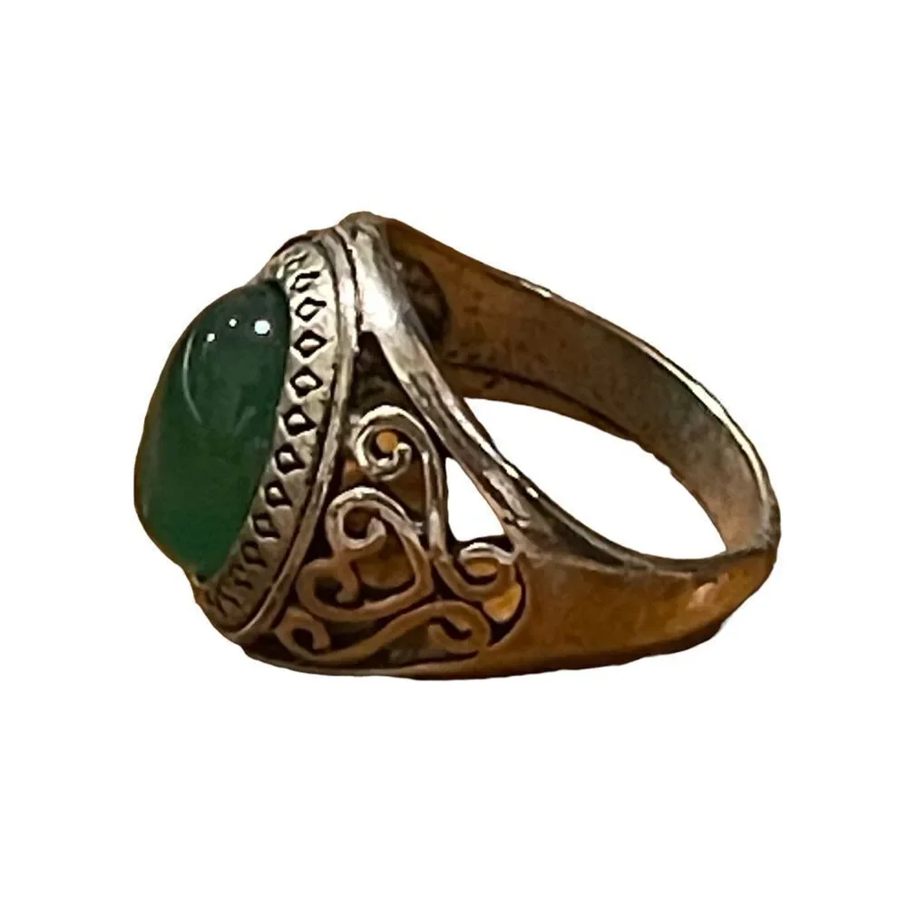 Costume jewelry silver tone ring with green center stone size 10